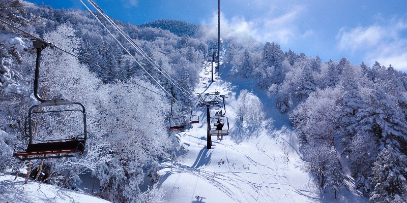 Shibutoge-ski-area-Nagano-Japan