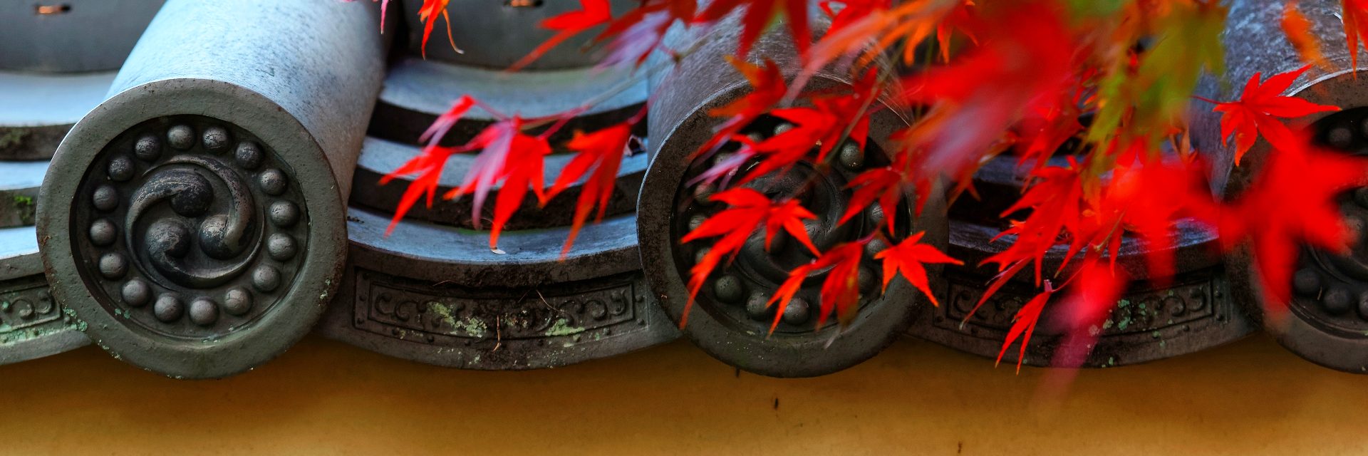 traditional Japanese tiles in Tenryu-ji