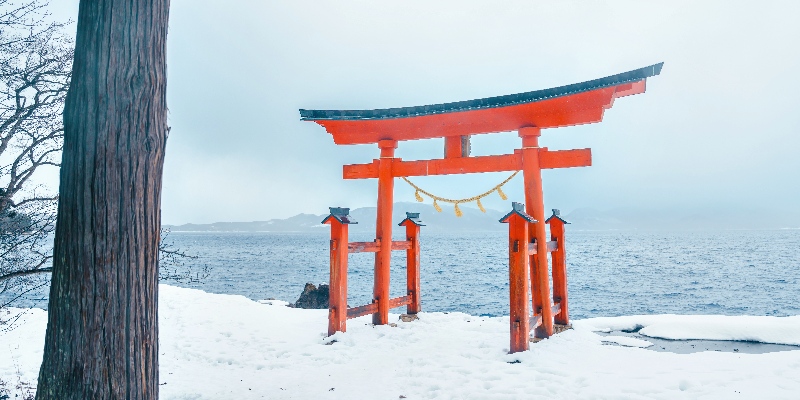 Lake-Tazawa-in-winter