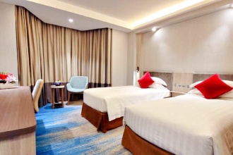 twin room-Wharney Hotel