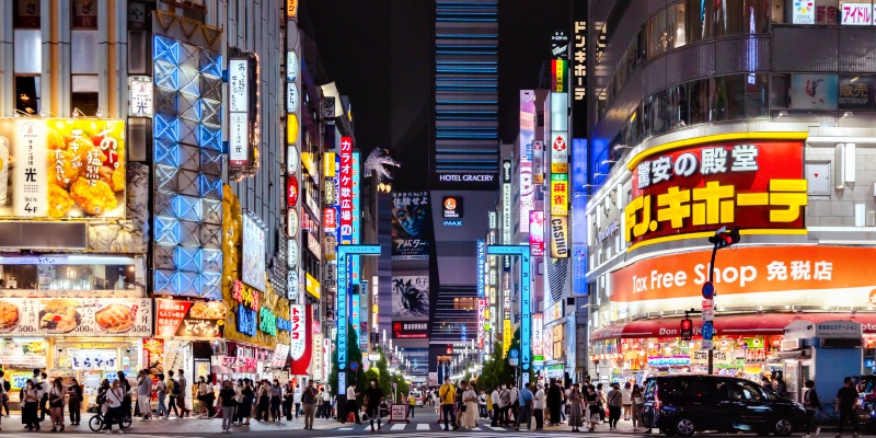 Shinjuku crowded with tourists during the night