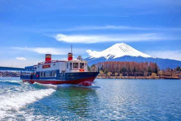 Lake Kawaguchi cruise
