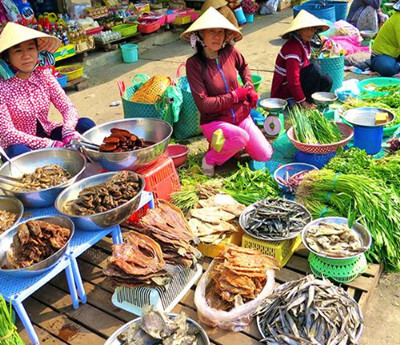 Dong Ba Market
