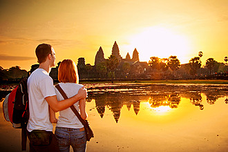 honeymoon-at-Angkor-Wat-temple