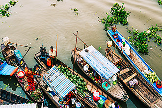 vietnam-floating-market