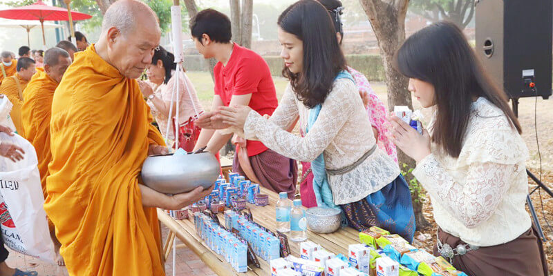 Alms-Giving-Thailand