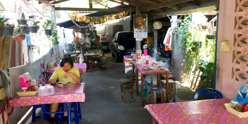 Unassuming-Khao-Soi-Arak