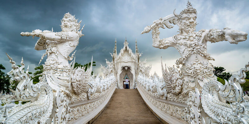 Statues-in-The-White-Temple