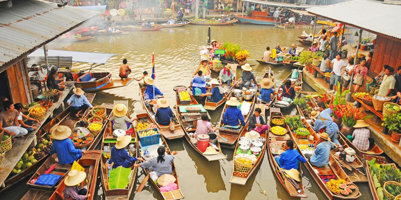 Boats-on-Amphawa-Floating-Market