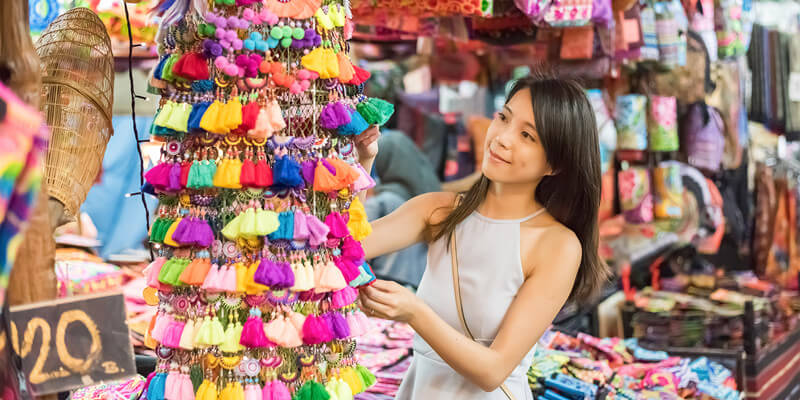 Shopping-at-Chatuchak-Weekend-Market