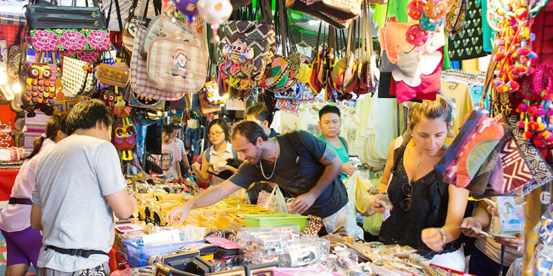 Shopping-at-Chatuchak-Weekend-Market-1