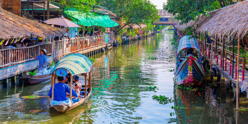 Boat-Ride-Trip-on-the-Canal