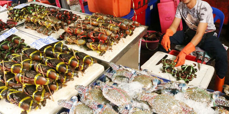 Seafood-at-Khlong-Toei-Market