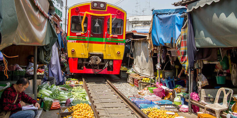 Maeklong-Railway-Market