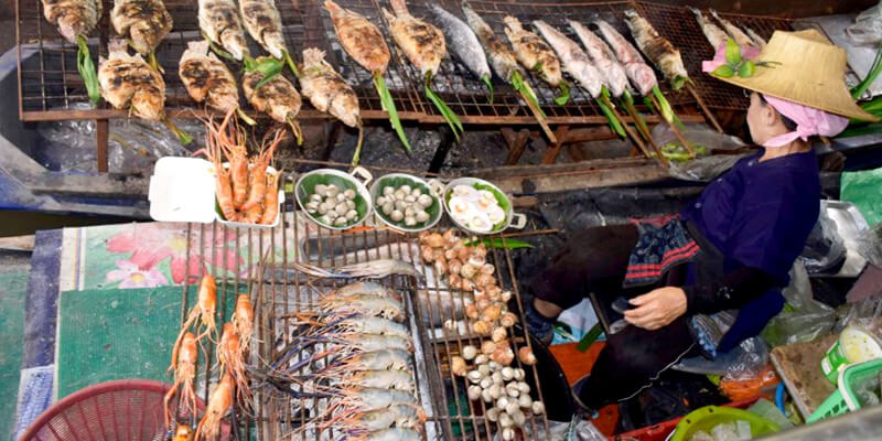 Seafood-of-Taling-Chan-Floating-Market