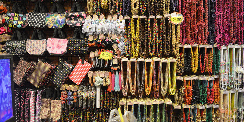 Jewelry-Stalls-at-Sampeng-Market