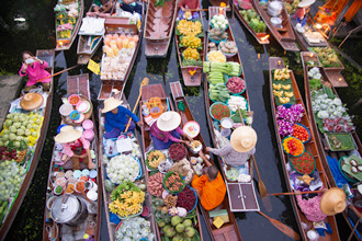 Floating-Market-in-Thailand
