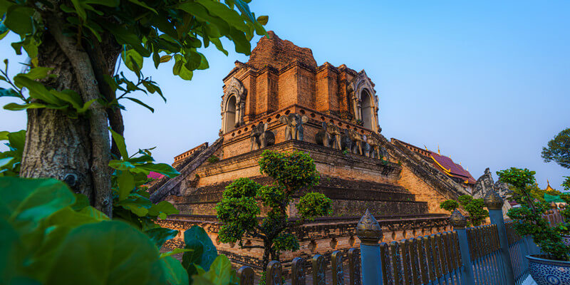 Wat-Chedi-Luang-where-you-can-join-a-monk-chat