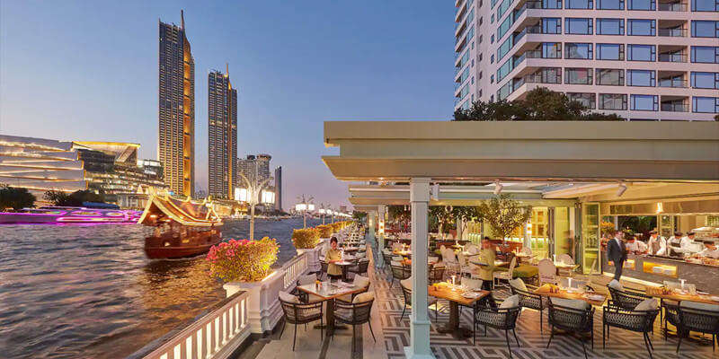 Restaurant-on-Riverside-of-Chao-Phraya-River