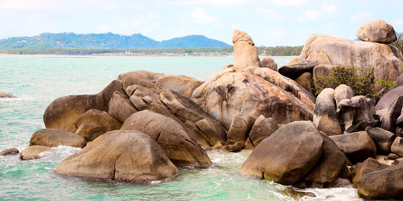 Grandmother-and-Grandfather-Rock-Lamai-Beach