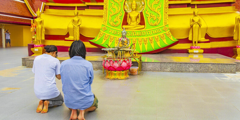Praying-at-Big-Buddha-Temple-Koh-Samui