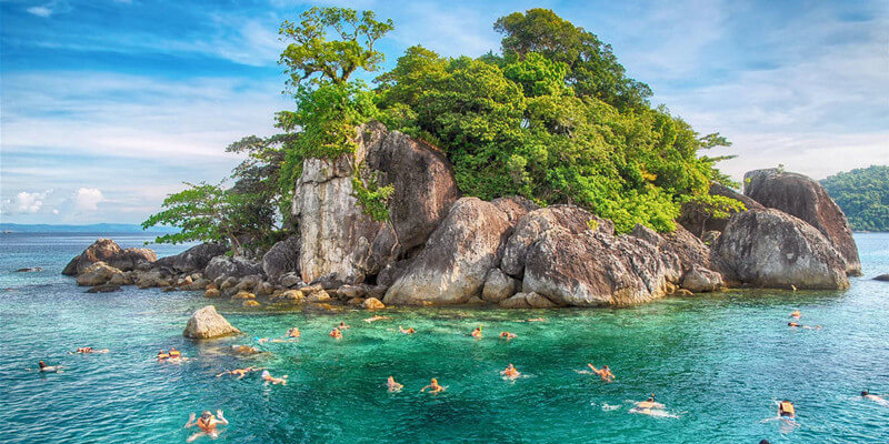 Snorkeling-on-Bamboo-Island