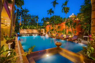 Swimming-Pool-of-Golden-Temple-Hotel