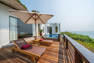 Beachfront-Balcony-Paradee-Resort-Samet