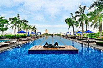 Swimming-Pool-Chatrium-Hotel-Riverside-Bangkok