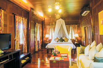 Pool-Suite-of-Baan-Amphawa