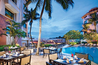 Poolside-Restaurant-Swissotel-Merchant-Court-Singapore