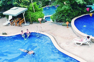 Outdoor-Pool-Emeishan-Grand-Hotel