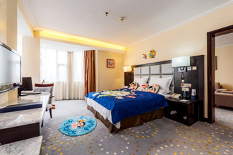 Family-Room-Crowne-Plaza-Hotel-Kaili