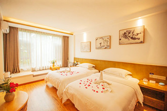 Twin-Room-Dali-Landscape-Hotel