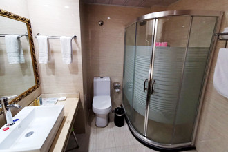 Bathroom-Shigatse-Tashi-Choeta-Hotel