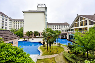 Outdoor-Pool-Pullman-Zhangjiajie-Hotel