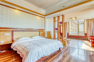 Deluxe-Room-Yuanyang-Yunti-Hotel