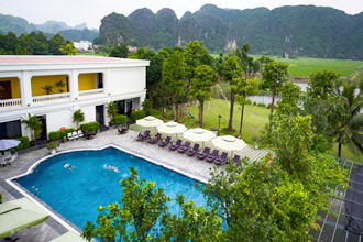 Pool-Ninh-Binh-Hidden-Charm-Hotel-&-Resort