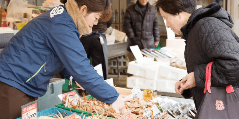 local-seafood-market-in-kinosaki