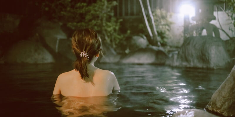 bathing-in-hot-spring-of-kinosaki-onsen