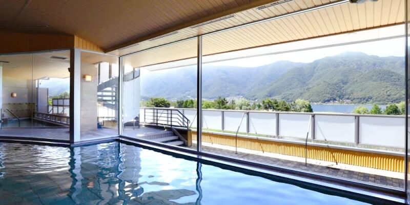 Lakeland-Hotel-Mizunosato-Indoor-spa-tub