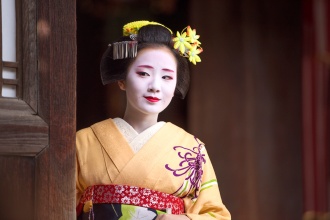 japanese-girl-in-kimono