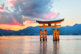 japan-floating-torii-gate