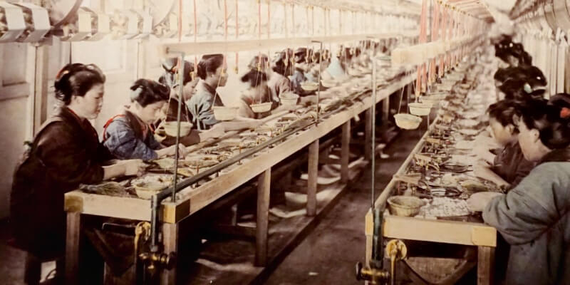 meiji-workers-at-1920s