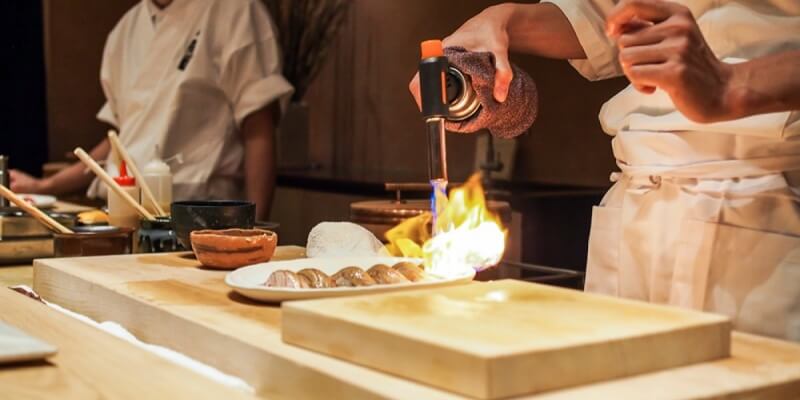 experience-a-chef's-omakase-skill-at-a-Japanese-restaurant