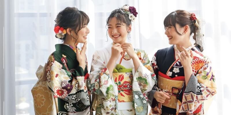 unmarried-girls-in-furisode-kimono