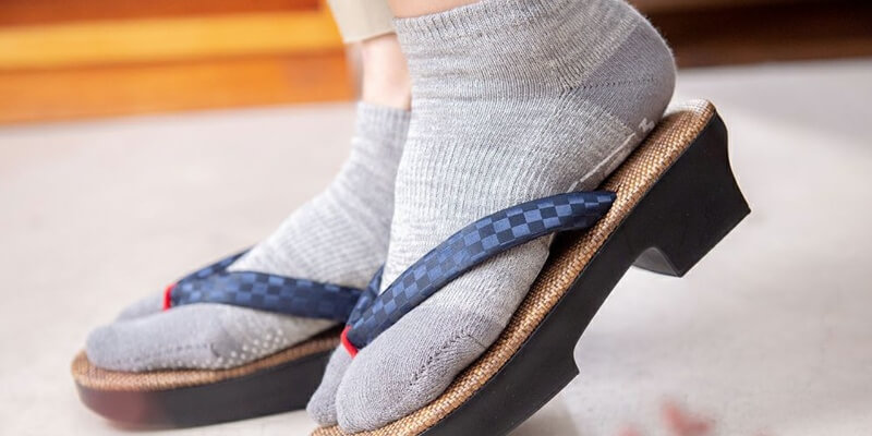 the-japanese-traditional-tabi-socks