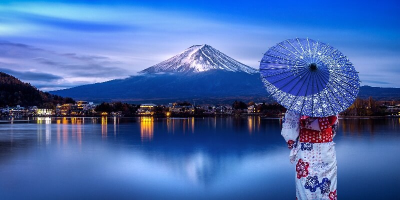 a-woman-wearing-kimono-at-fuji-mountain