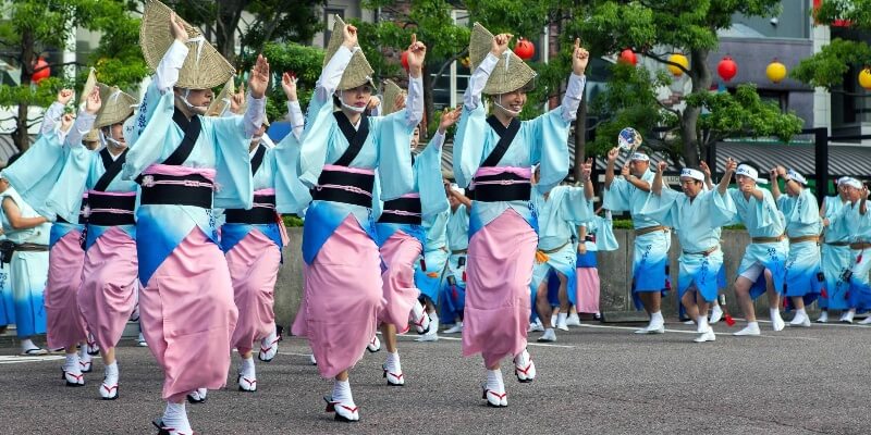 celebrating-japan's-obon-festival-with-yukata