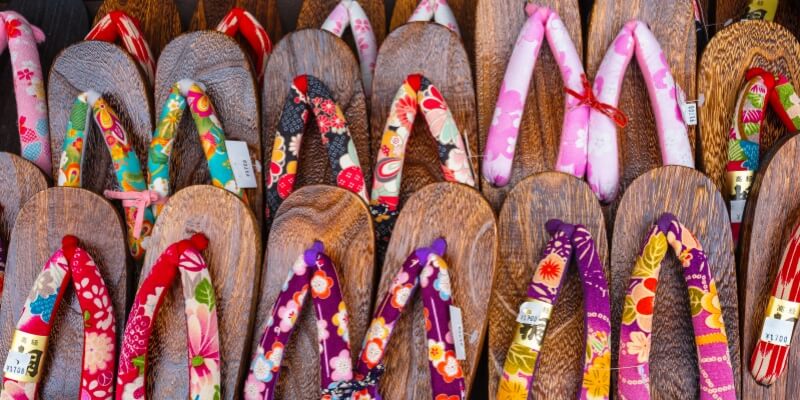 traditional-colorful-japanese-wooden-sandals